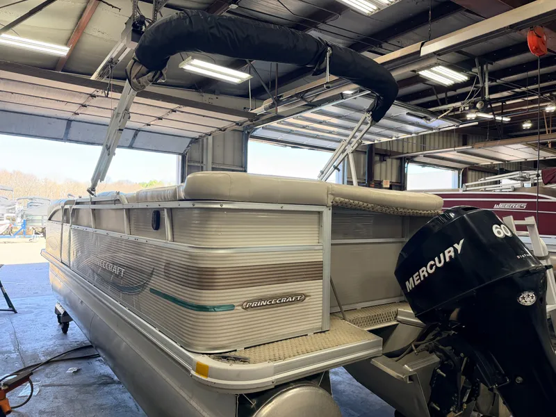 Slide: The Image of Princecraft 20 Versailles Pontoon & 60HP Mercury 4Stroke - $14,995 2007 - 42
