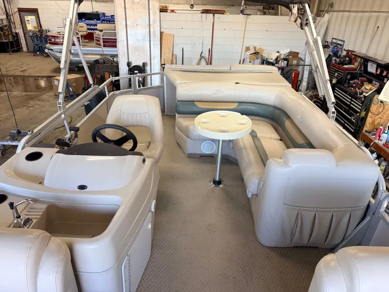 Slide: The Image of Princecraft 20 Versailles Pontoon & 60HP Mercury 4Stroke - $14,995 2007 - 5