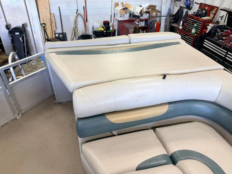 Slide: The Image of Princecraft 20 Versailles Pontoon & 60HP Mercury 4Stroke - $14,995 2007 - 9