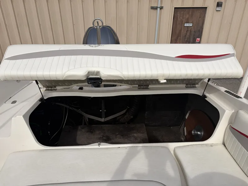 Slide: The Image of Stingray 214 LR 2013 - 6