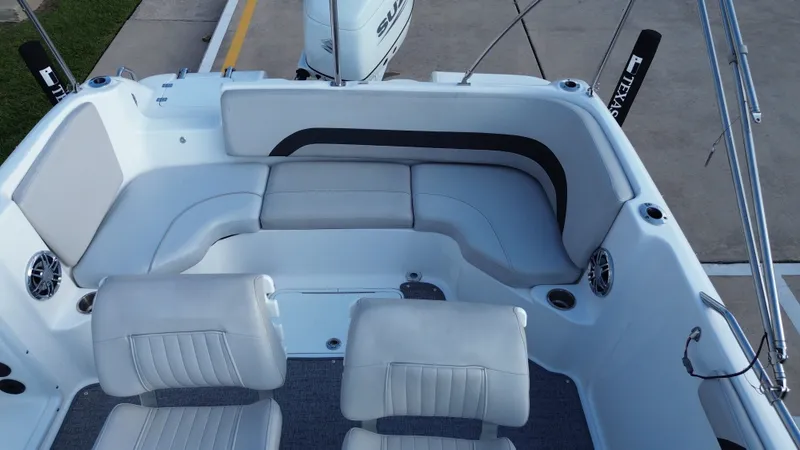 Slide: The Image of Hurricane 231CC 2022 - 27