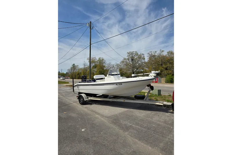 Slide: The Image of Boston Whaler 180 Dauntless - 8