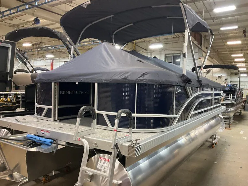 Slide: The Image of Bennington 22SSR S-One 2026 - 9