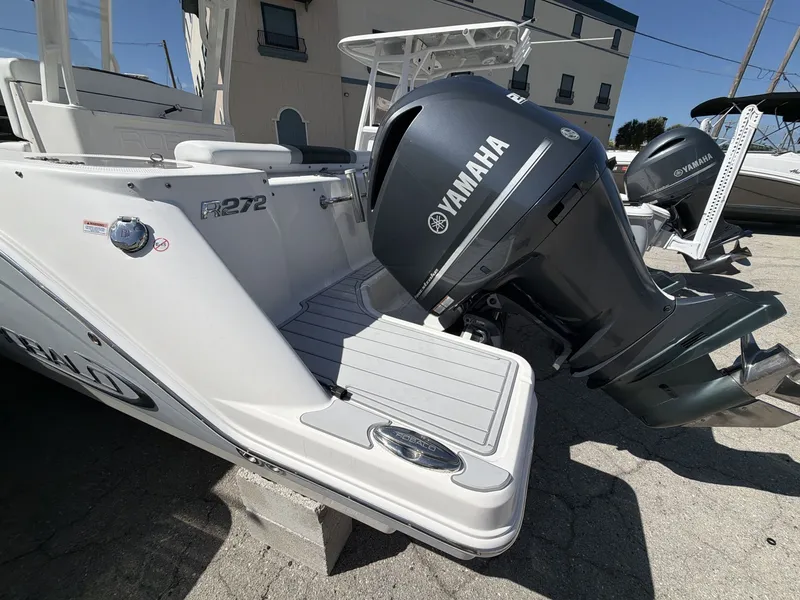 Slide: The Image of Robalo R272 Center Console 2019 - 10