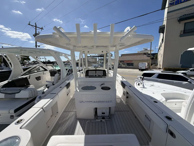 Slide: The Image of Robalo R272 Center Console 2019 - 13