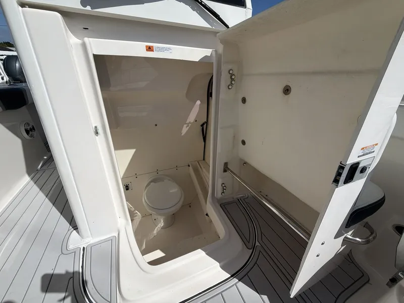 Slide: The Image of Robalo R272 Center Console 2019 - 4