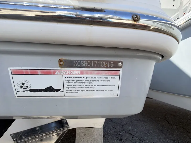 Slide: The Image of Robalo R272 Center Console 2019 - 6