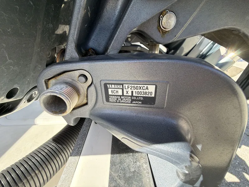 Slide: The Image of Robalo R272 Center Console 2019 - 7