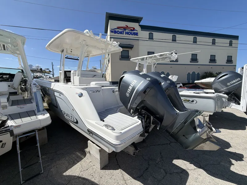 Slide: The Image of Robalo R272 Center Console 2019 - 9