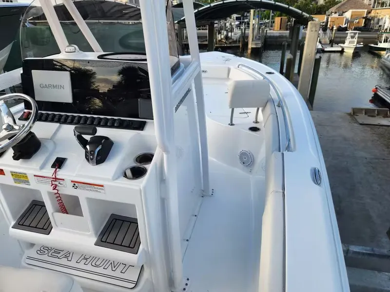 Slide: The Image of Sea Hunt Ultra 234 2024 - 9