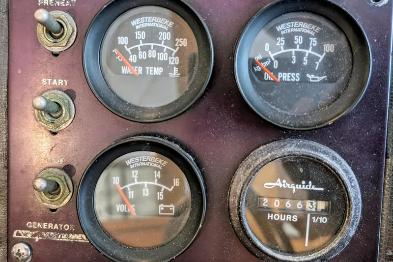 Slide: The Image of Control panel with gauges and switches from a 1990 Neptunus Sedan 148. - 18