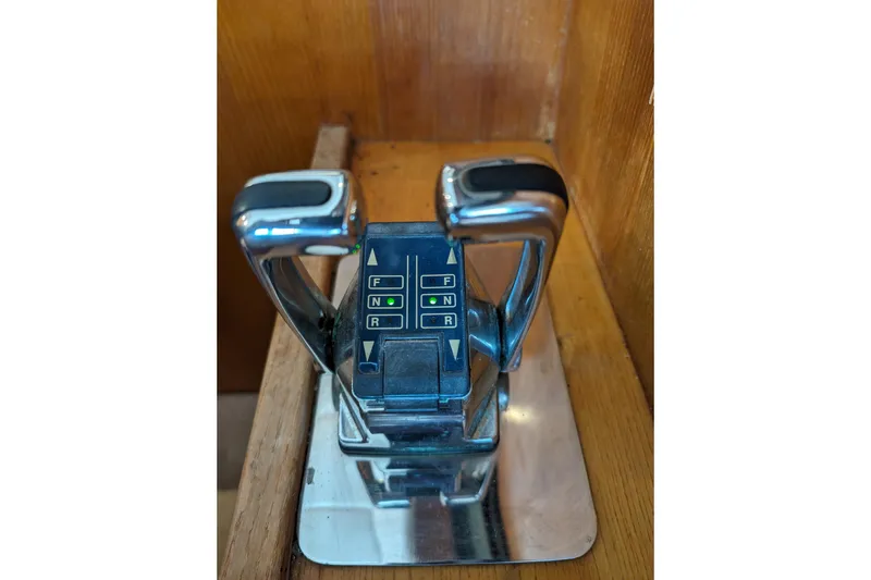 Slide: The Image of Chrome throttle controls on a 1990 Neptunus Sedan 148 boat. - 28