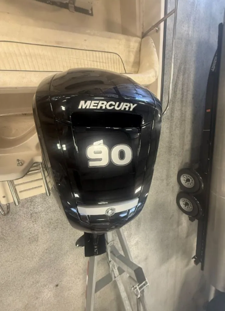 Slide: The Image of Boston Whaler 170 Montauk 1994 - 8