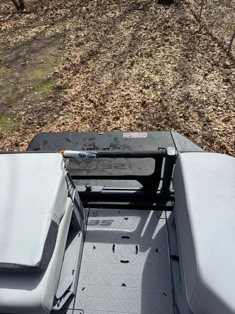 Slide: The Image of Sea-Doo Switch 2024 - 11