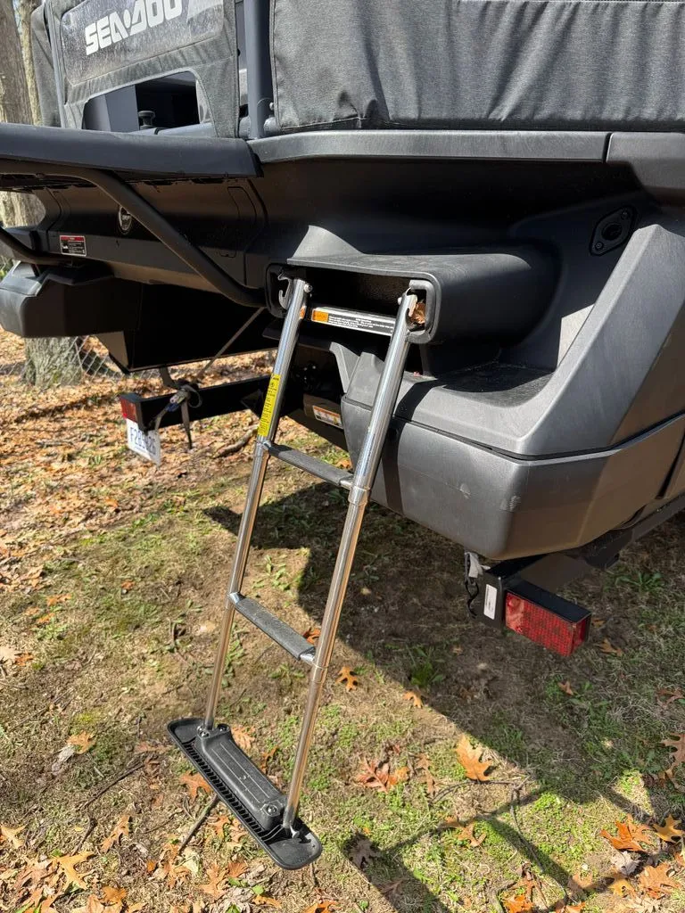 Slide: The Image of Sea-Doo Switch 2024 - 15