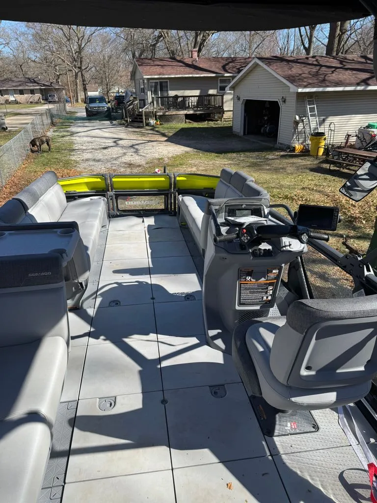 Slide: The Image of Sea-Doo Switch 2024 - 3