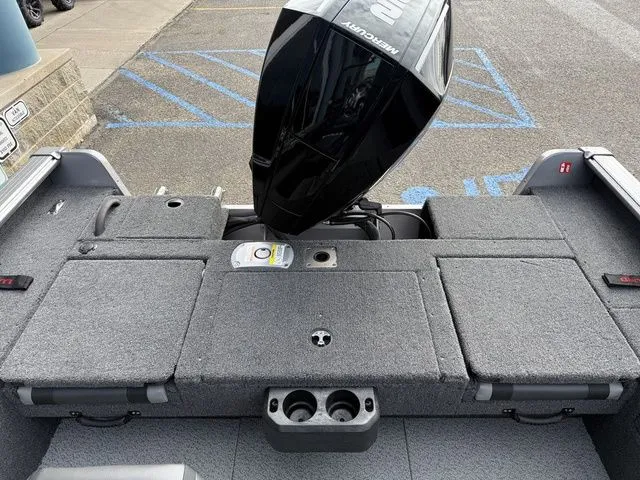 Slide: The Image of Lund 2075 Impact XS Sport 2026 with Mercury engine, gray upholstery. - 29