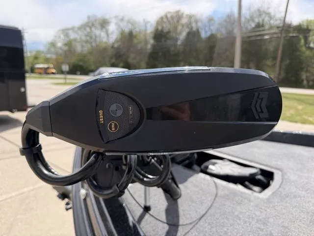 Slide: The Image of Phoenix Bass Boat 21 XE 2026 - 12