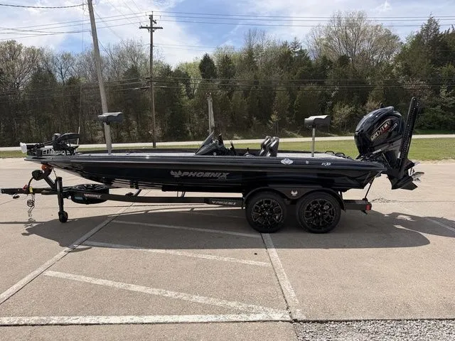 Slide: The Image of Phoenix Bass Boat 21 XE 2026 - 17