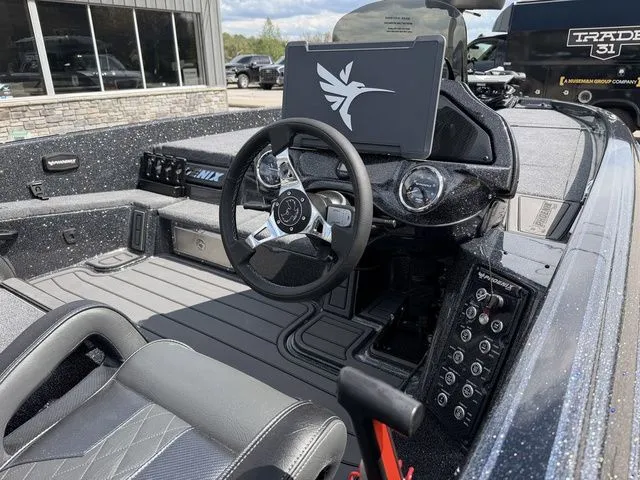 Slide: The Image of Phoenix Bass Boat 21 XE 2026 - 6