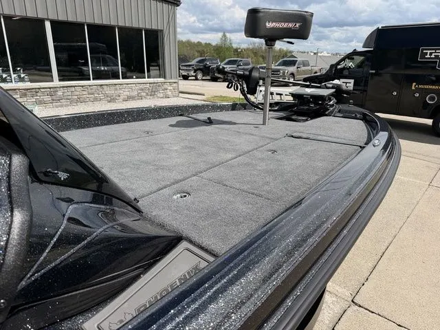 Slide: The Image of Phoenix Bass Boat 21 XE 2026 - 9