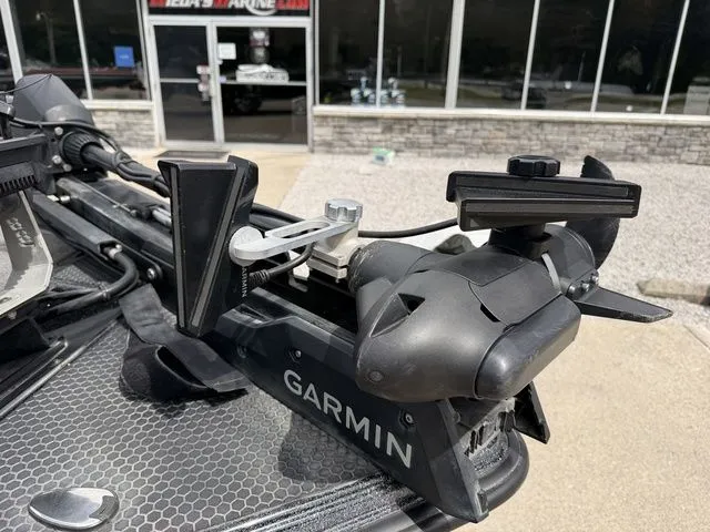 Slide: The Image of Phoenix Bass Boat 721 ZXL 2025 - 10