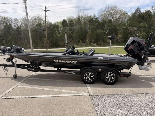 Slide: The Image of Phoenix Bass Boat 721 ZXL 2025 - 14