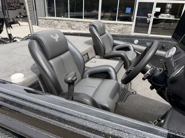 Slide: The Image of Phoenix Bass Boat 721 ZXL 2025 - 6