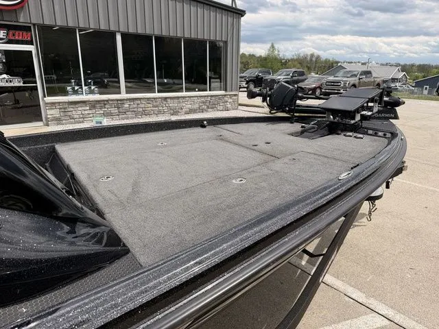 Slide: The Image of Phoenix Bass Boat 721 ZXL 2025 - 7