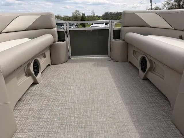 Slide: The Image of Avalon Venture 85 Rear Fish 23 FT 2026 - 10