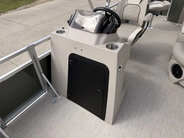 Slide: The Image of Avalon Venture 85 Rear Fish 23 FT 2026 - 11