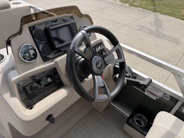 Slide: The Image of Avalon Venture 85 Rear Fish 23 FT 2026 - 7