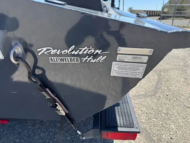 Slide: The Image of Tracker Pro Team 190 TX 2022 - 10