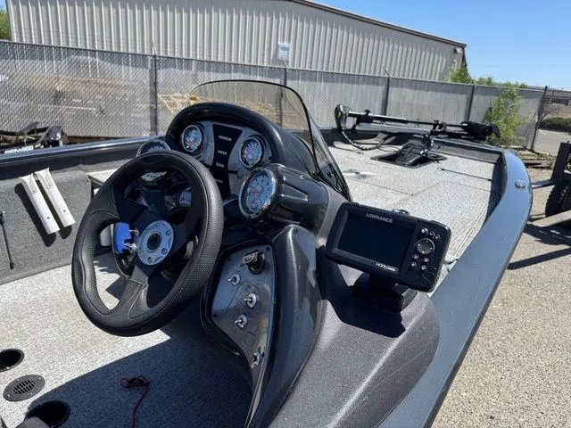 Slide: The Image of Tracker Pro Team 190 TX 2022 - 12