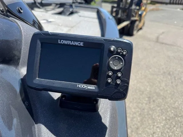 Slide: The Image of Tracker Pro Team 190 TX 2022 - 13