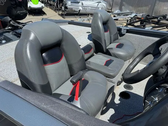 Slide: The Image of Tracker Pro Team 190 TX 2022 - 14