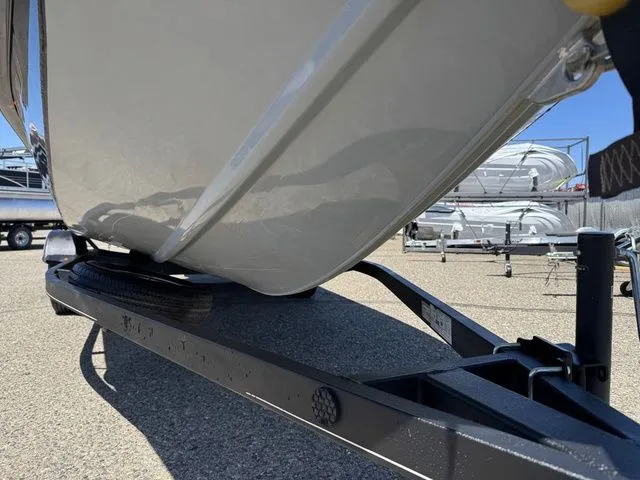 Slide: The Image of Tracker Pro Team 190 TX 2022 - 20