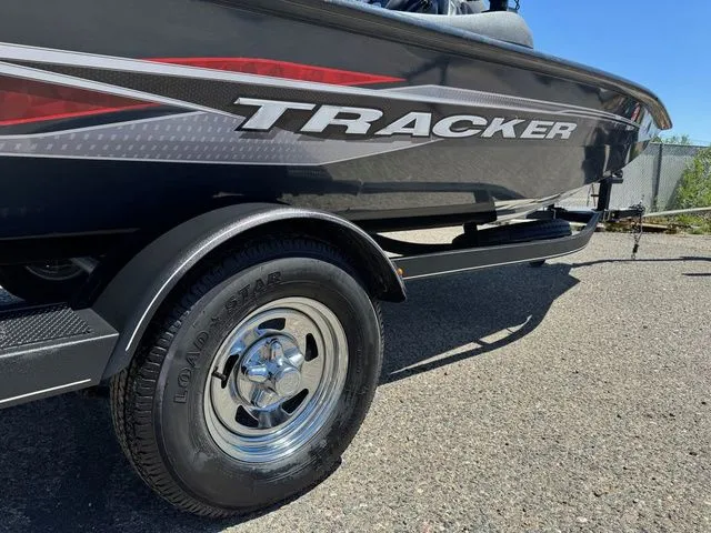 Slide: The Image of Tracker Pro Team 190 TX 2022 - 25