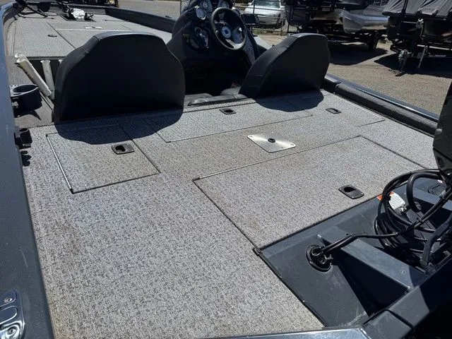 Slide: The Image of Tracker Pro Team 190 TX 2022 - 26