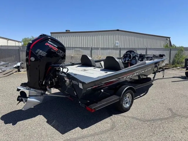 Slide: The Image of Tracker Pro Team 190 TX 2022 - 3