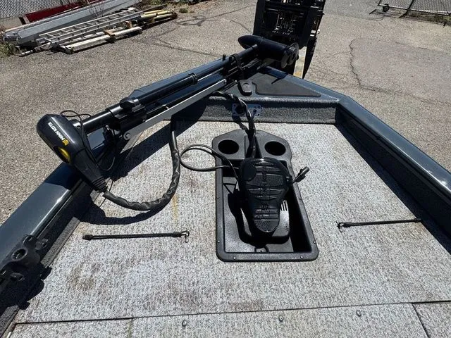 Slide: The Image of Tracker Pro Team 190 TX 2022 - 33