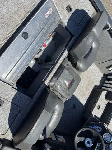 Slide: The Image of Tracker Pro Team 190 TX 2022 - 38