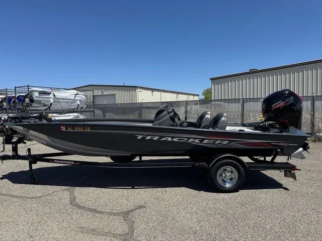 Slide: The Image of Tracker Pro Team 190 TX 2022 - 40