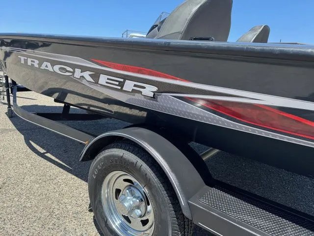 Slide: The Image of Tracker Pro Team 190 TX 2022 - 45