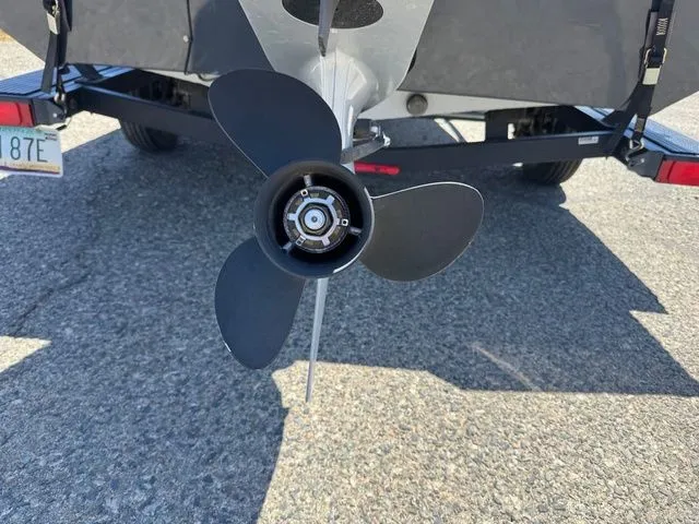 Slide: The Image of Tracker Pro Team 190 TX 2022 - 9