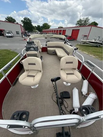 Slide: The Image of Sun Tracker 16XL BASS BUGGY 2024 - 3