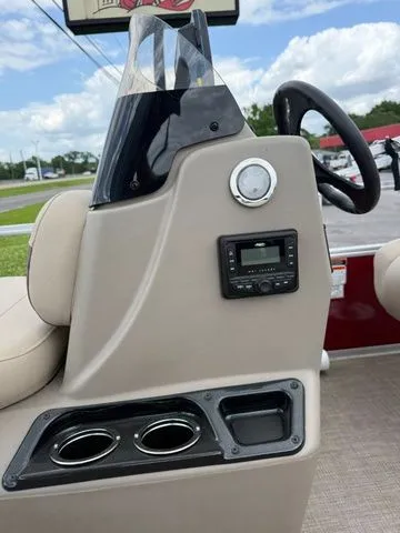 Slide: The Image of Sun Tracker 16XL BASS BUGGY 2024 - 8