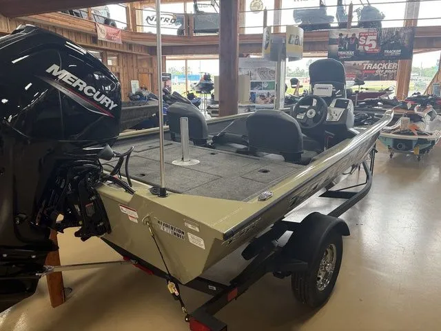Slide: The Image of Tracker Pro Team 175 TF 2026 - 4