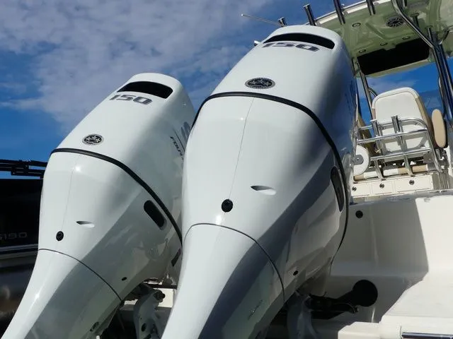 Slide: The Image of Bulls Bay 255 Center Console 2026 - 12