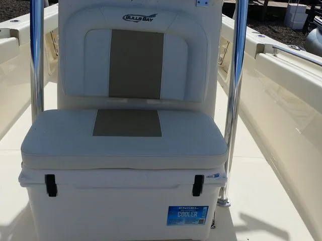 Slide: The Image of Bulls Bay 255 Center Console 2026 - 19